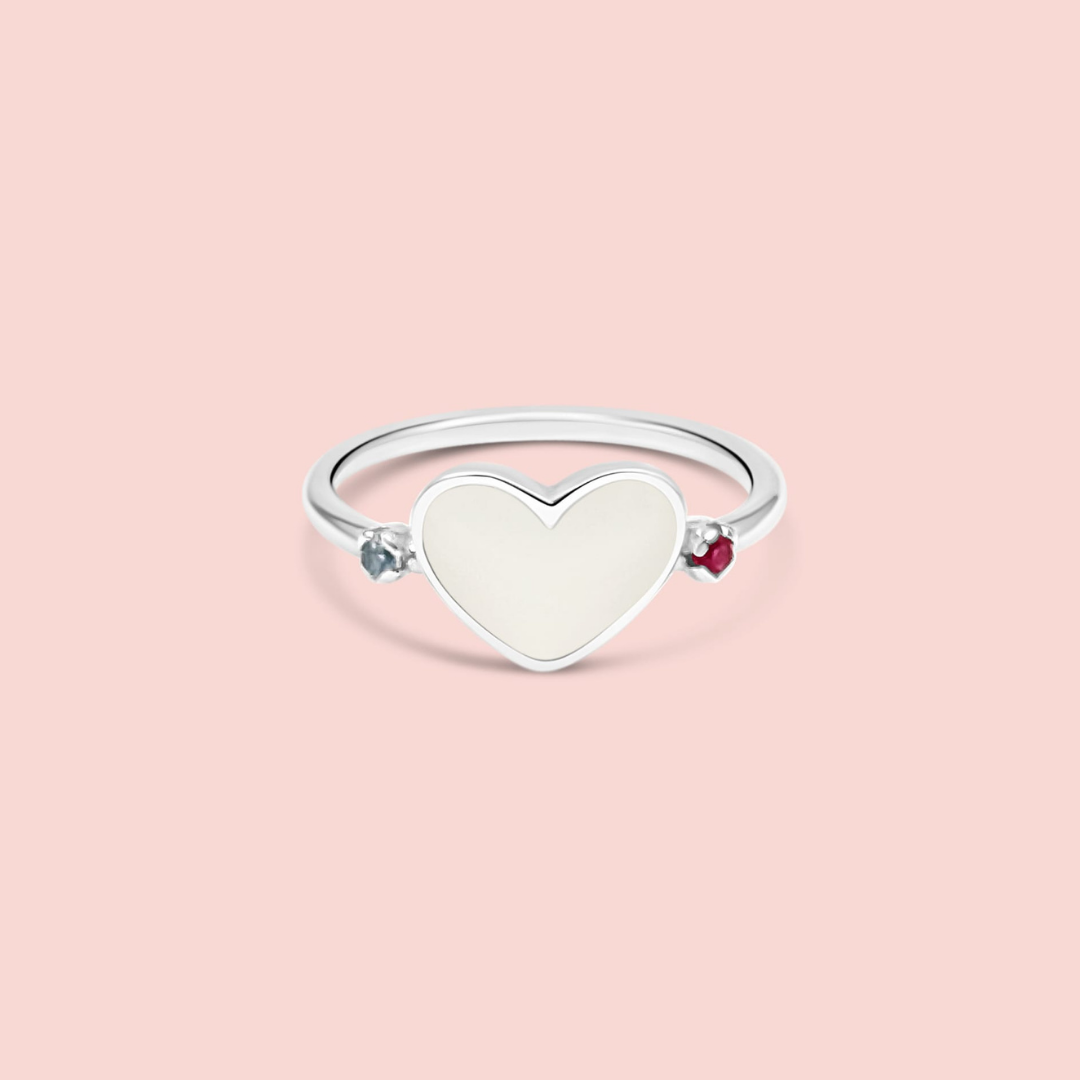 Anillo corazón de leche materna y piedras de nacimiento