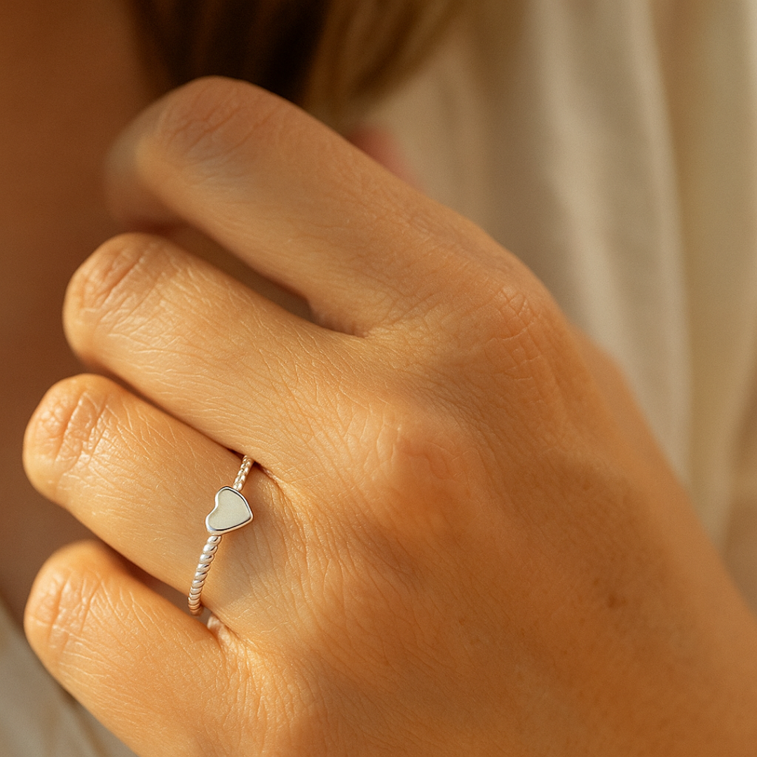 Anillo mini corazón de leche materna