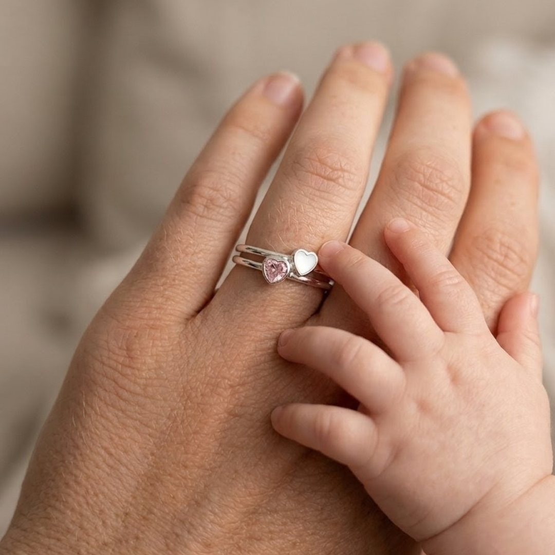Anillo corazones unidos de Leche Materna con piedra de nacimiento