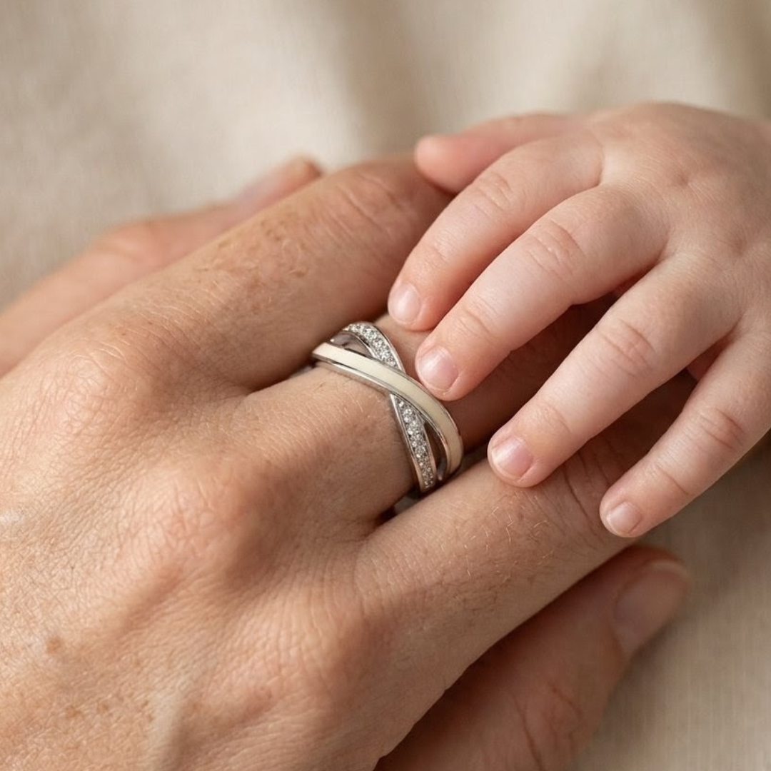 Anillo lazo con circonitas de leche materna