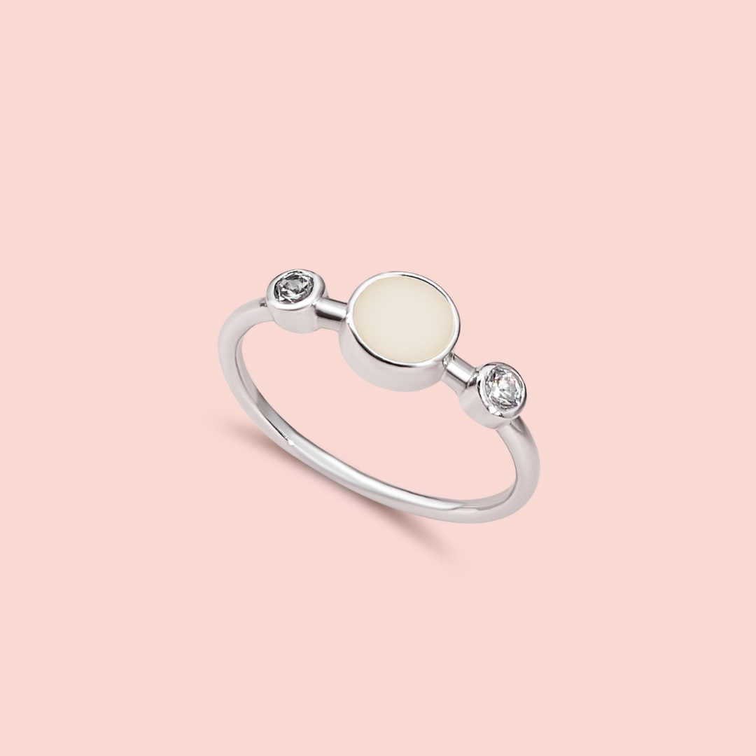 Anillo solitario con circonitas de leche materna
