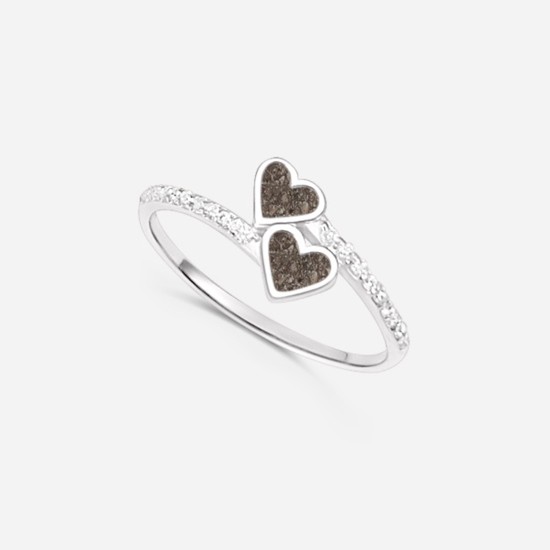 Anillo corazones unidos con circonitas de cenizas