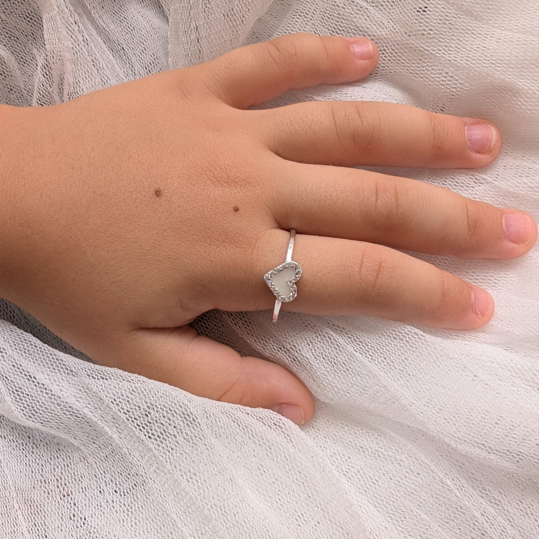 Anillo corazón con circonitas de leche materna