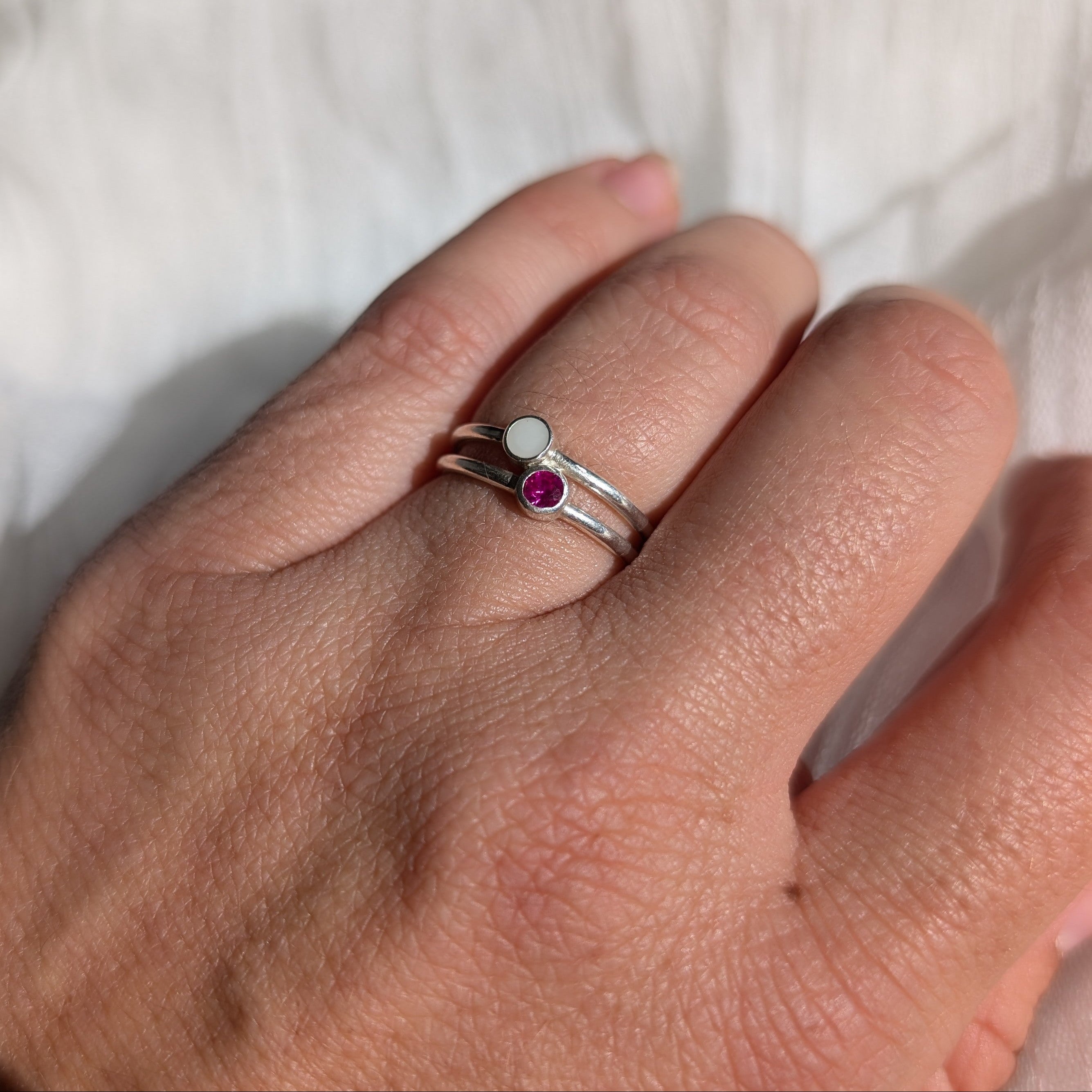 Anillo unión con piedra de nacimiento y leche materna