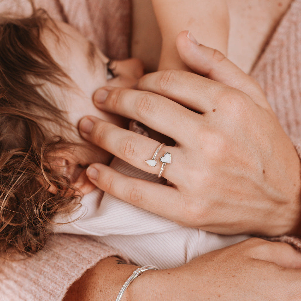 Anillo gota y corazón de leche materna