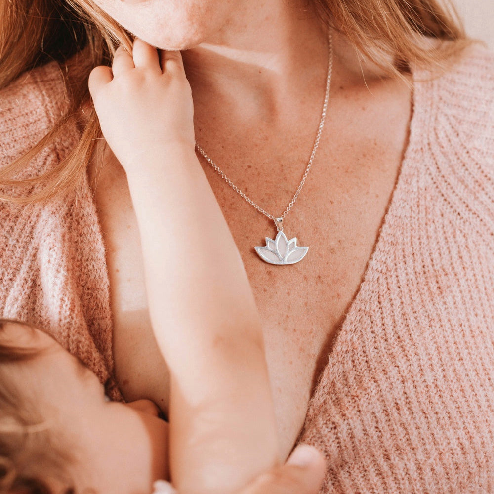 Colgante flor de loto de Leche Materna