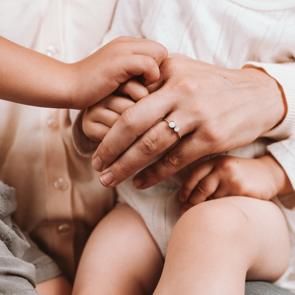 Anillo círculos unidos de leche materna