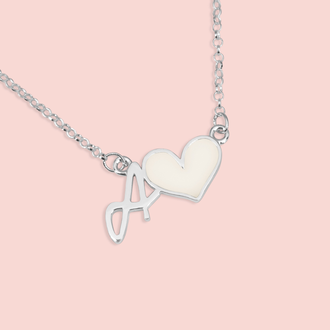 Colgante con inicial letra inglesa y corazón de leche materna en plata de ley, joya maternal personalizada hecha a mano