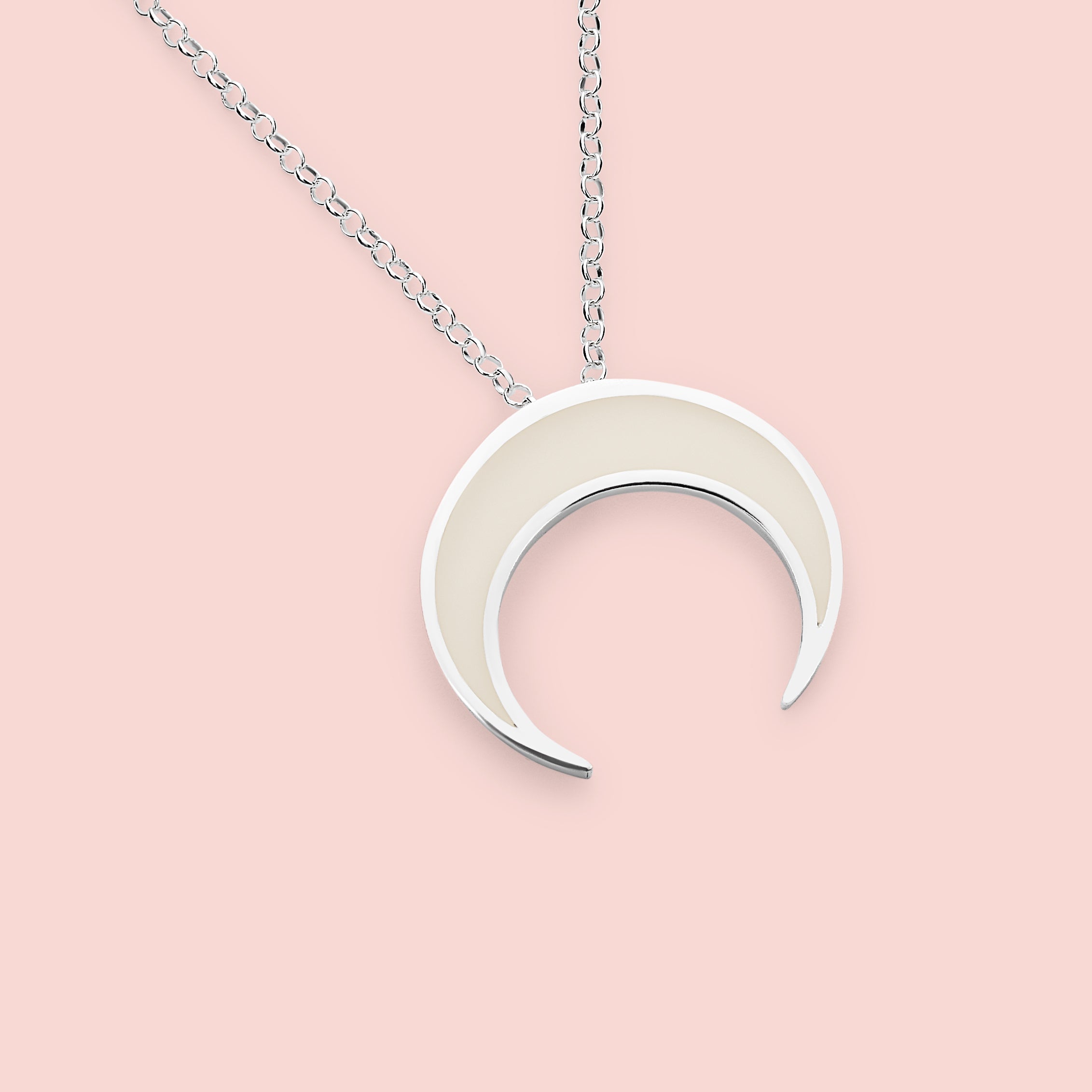 Colgante con forma de luna invertida de leche materna en plata de ley, joya maternal personalizada hecha a mano