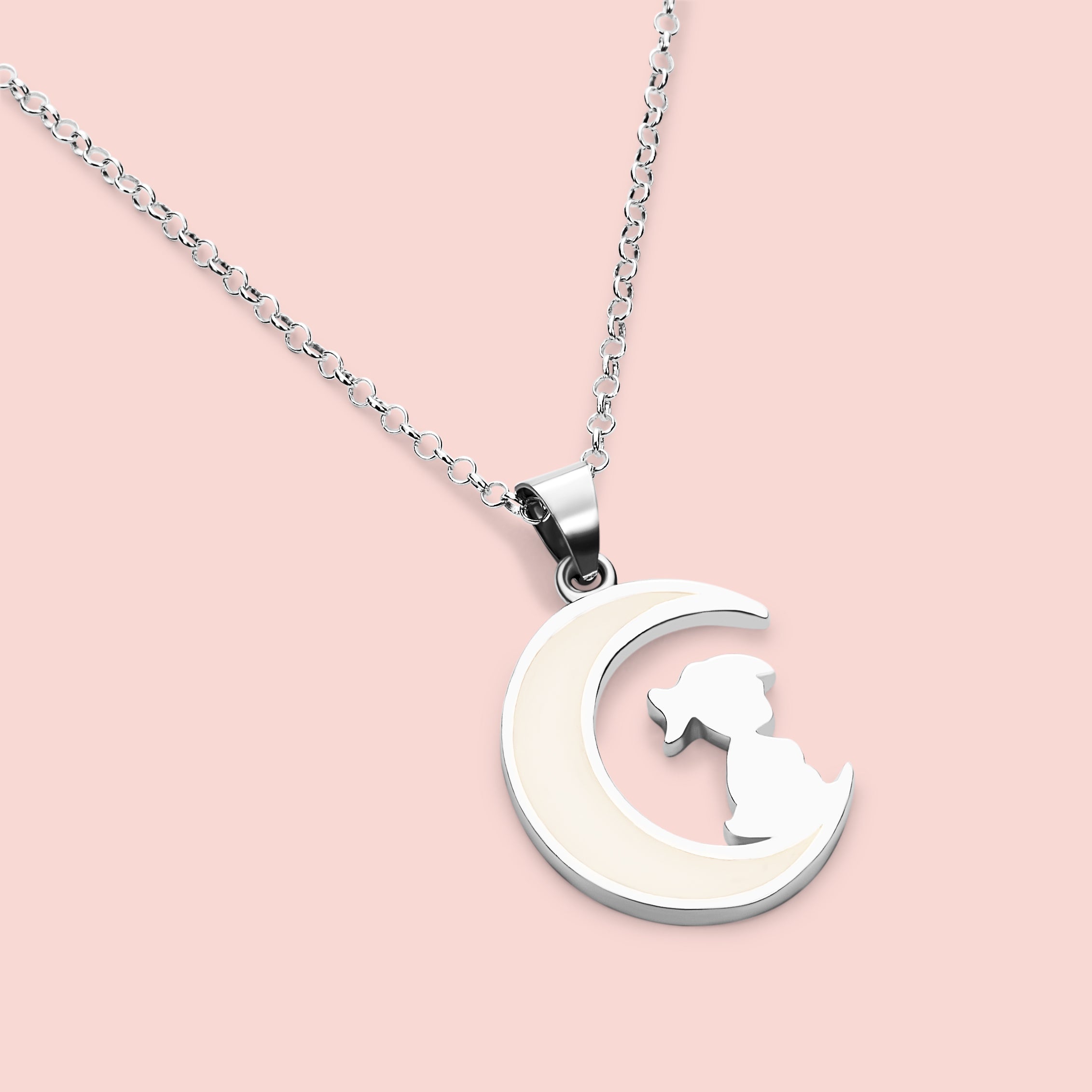 Colgante con forma de luna de leche materna con niña sentada dentro en plata de ley, joya maternal personalizada hecha a mano