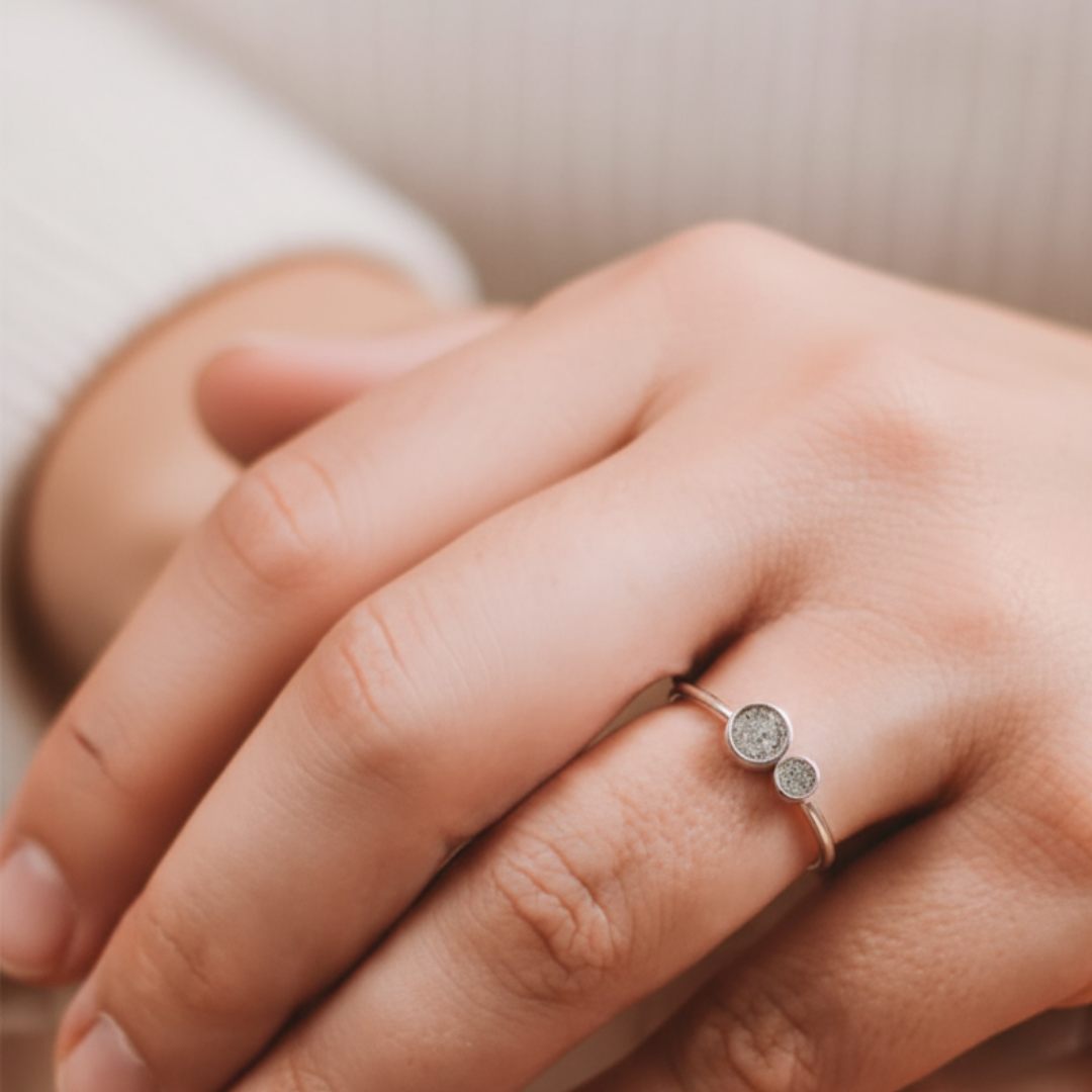 Anillo círculos unidos de cenizas