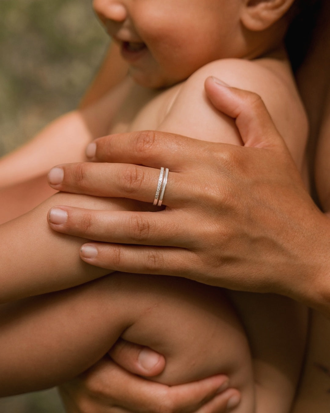 Anillo alianza doble aro con circonitas de leche materna