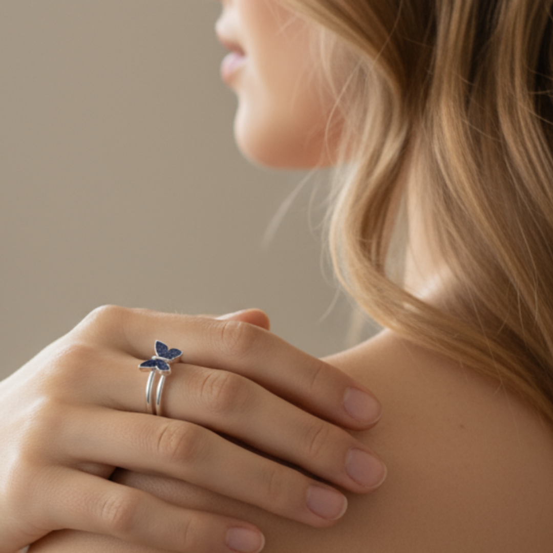 Anillo mariposa de cenizas