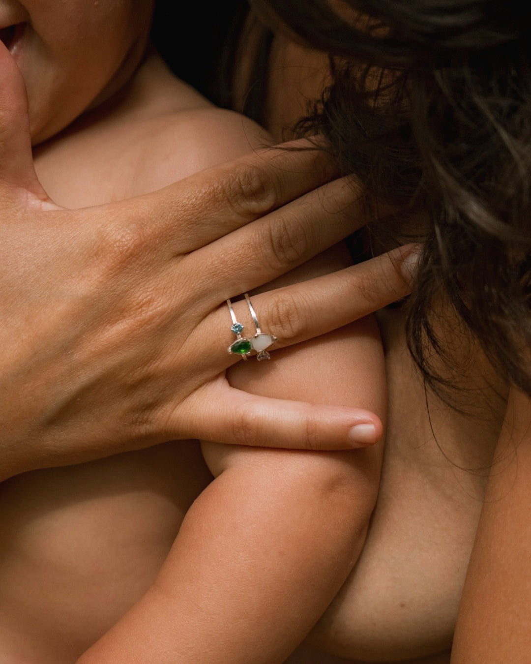 Anillo espiral de leche materna y piedras de nacimiento