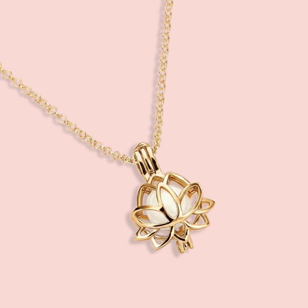 Colgante guarda-tesoro Flor de loto con perla de leche materna en ORO 18k