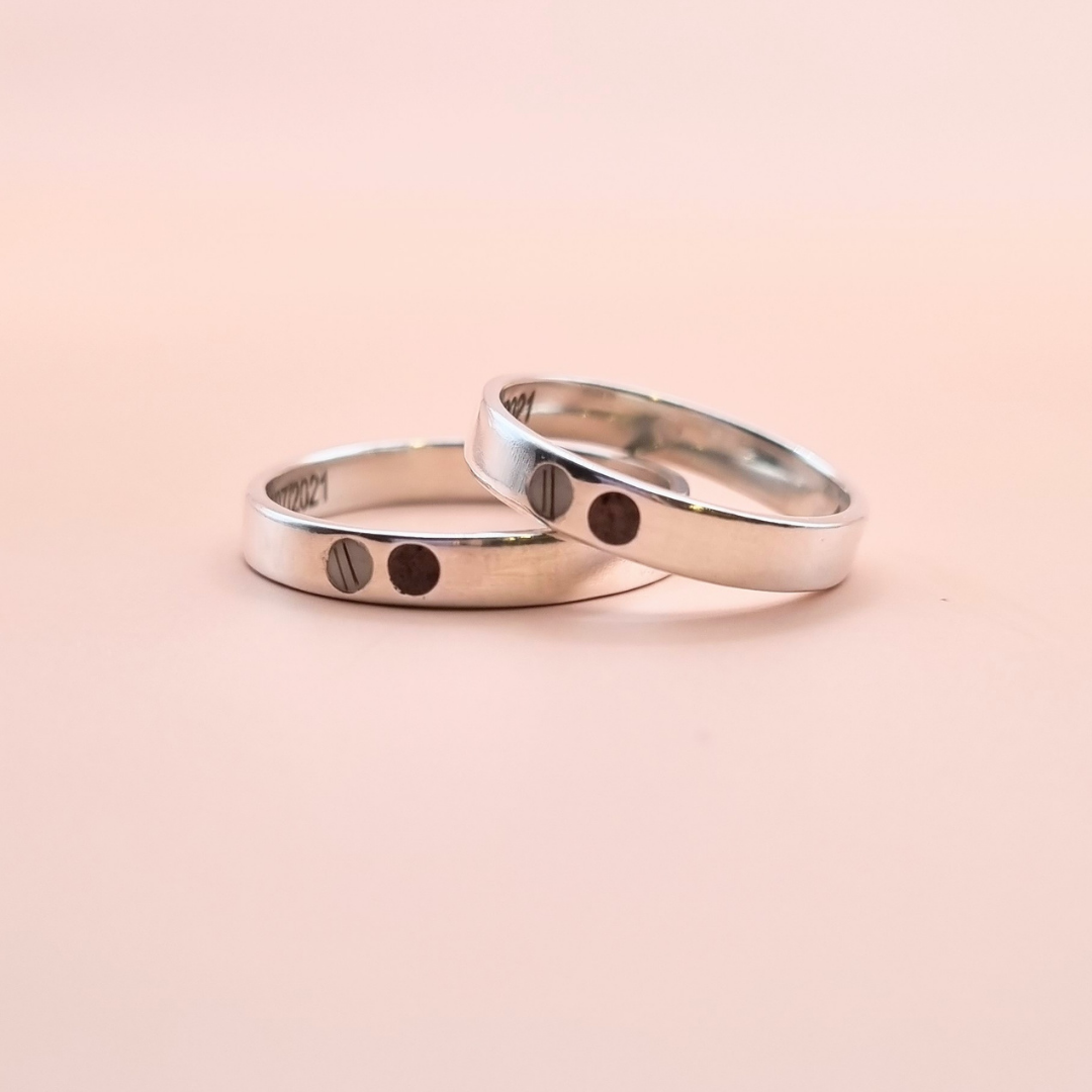 Anillo con círculo de leche materna