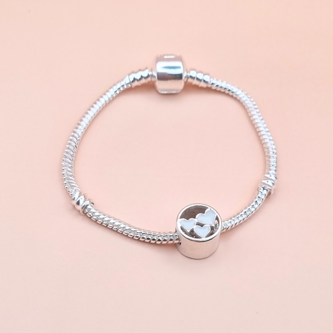 Cuenta / Charm de pulsera corazones de Leche materna