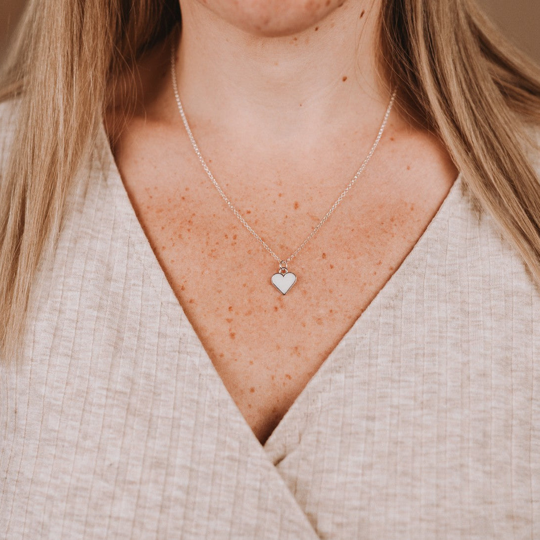 Colgante mini corazón de leche materna