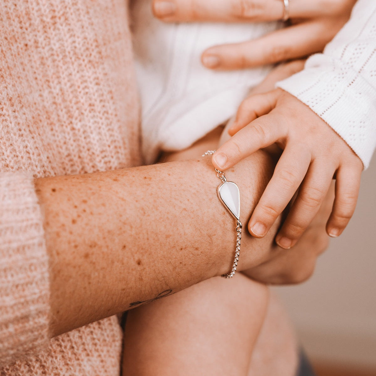 Pulsera gota de leche materna