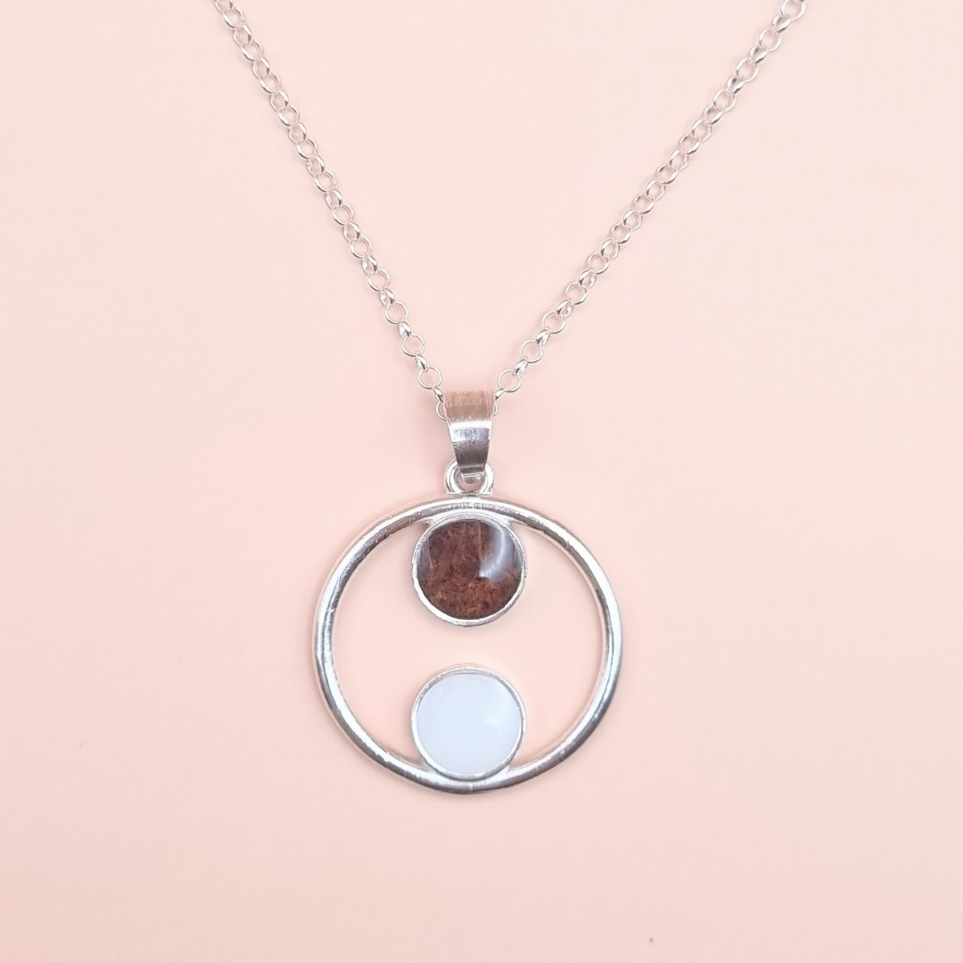 Colgante con forma de círculo con dos círculos más pequeños con leche materna y cordón umbilical en plata de ley, joya maternal personalizada