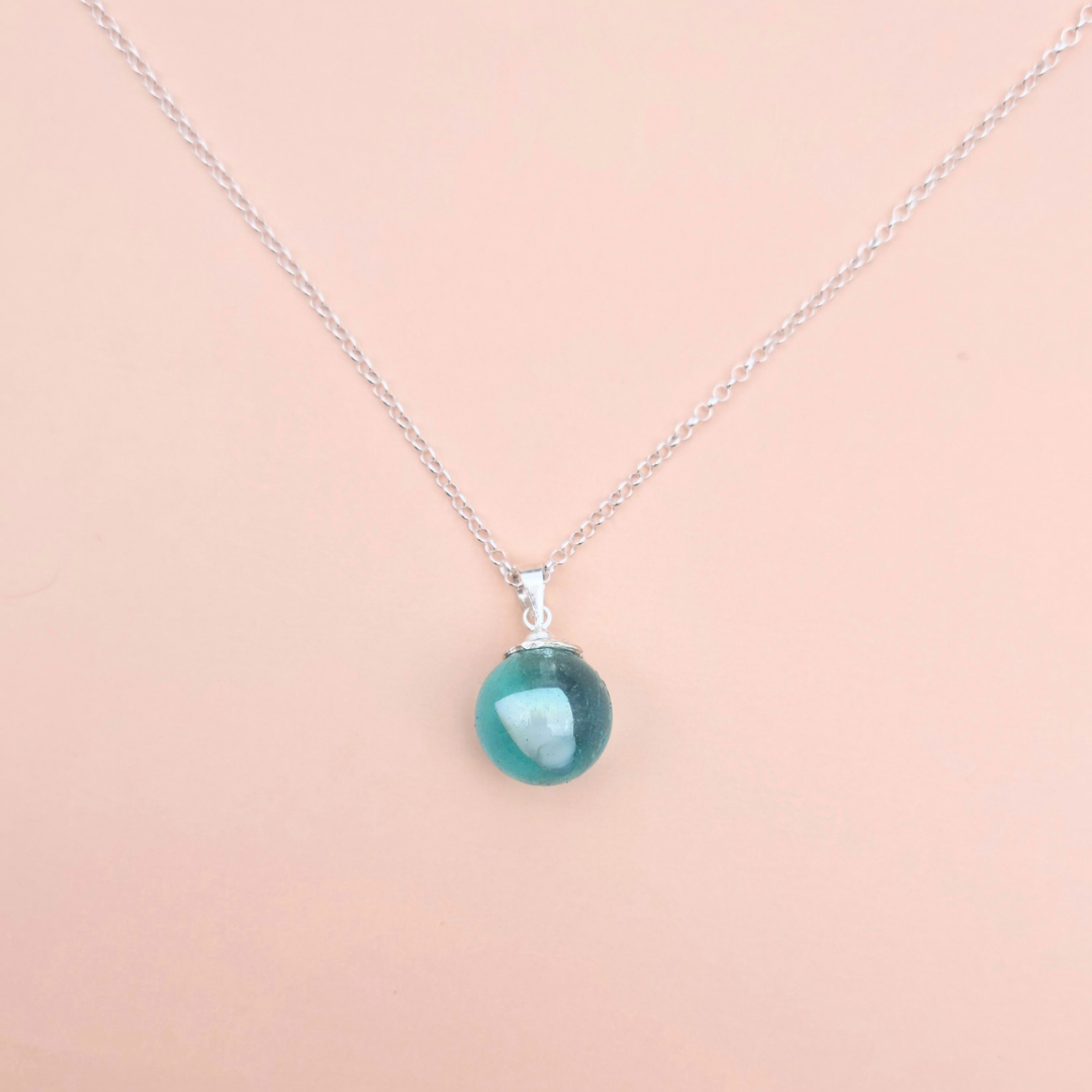 Colgante con forma de perla azul con diente de leche en plata de ley, joya maternal personalizada hecha a mano