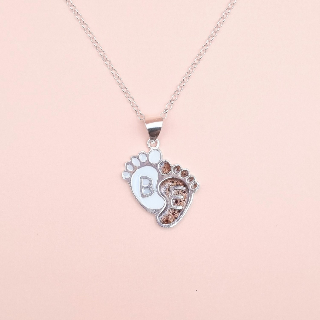 Colgante con forma de piececitos de bebé con leche materna y cordón umbilical en plata de ley, joya maternal personalizada