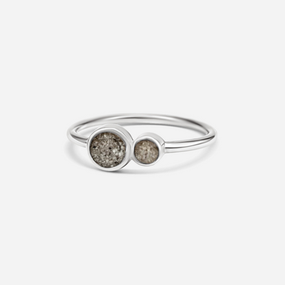 Anillo círculos unidos de cenizas