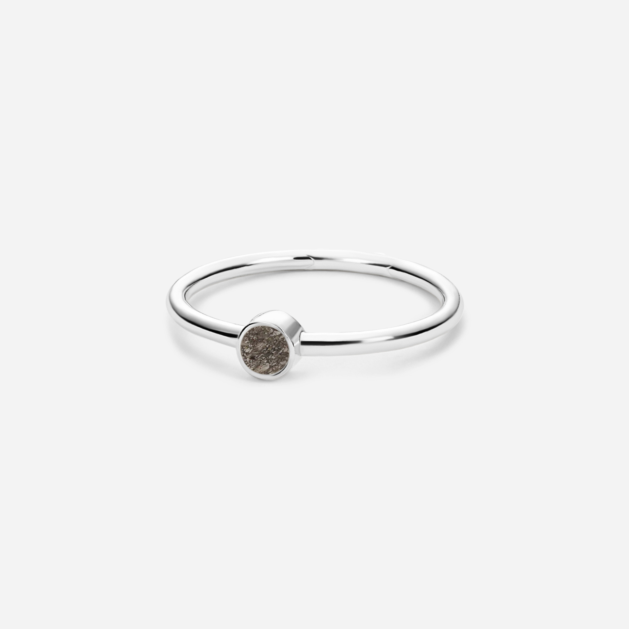 Anillo solitario de cenizas