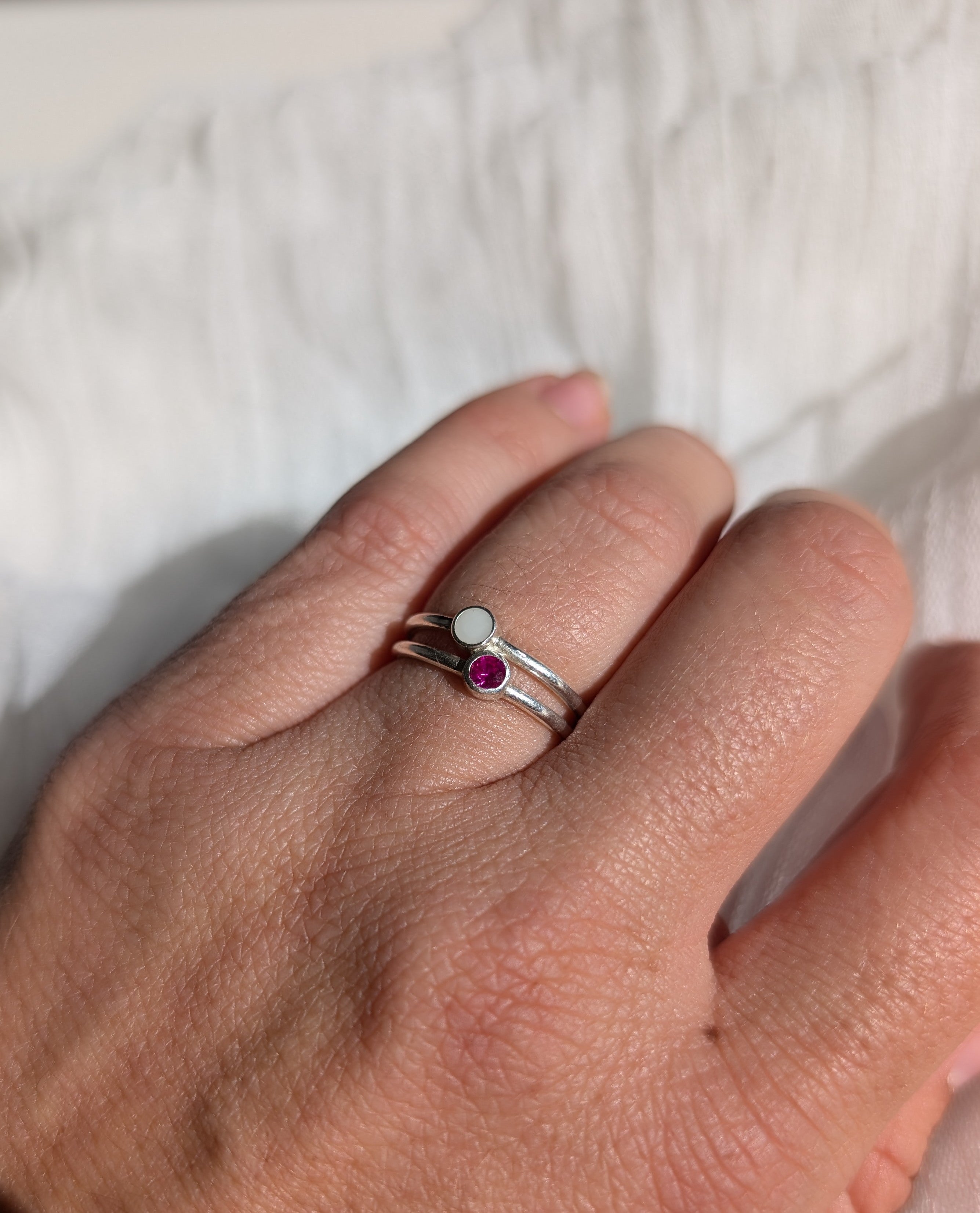 Anillo unión con piedra de nacimiento y leche materna