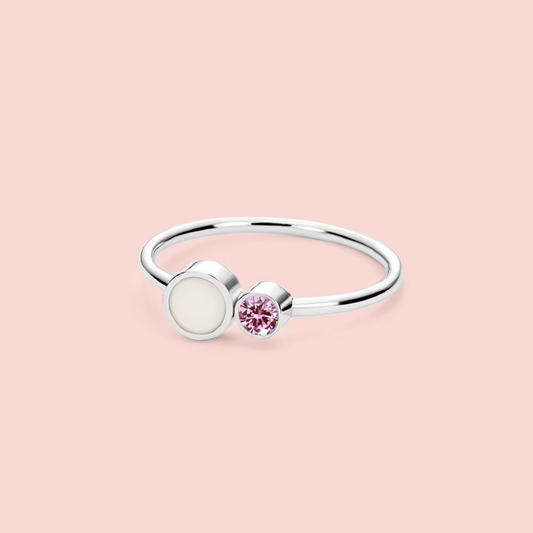Anillo círculos unidos de leche materna y piedra de nacimiento