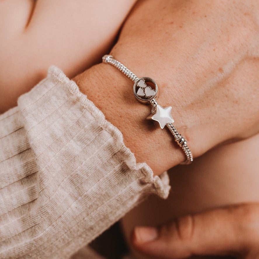 Cuenta / Charm de pulsera corazones de Leche materna