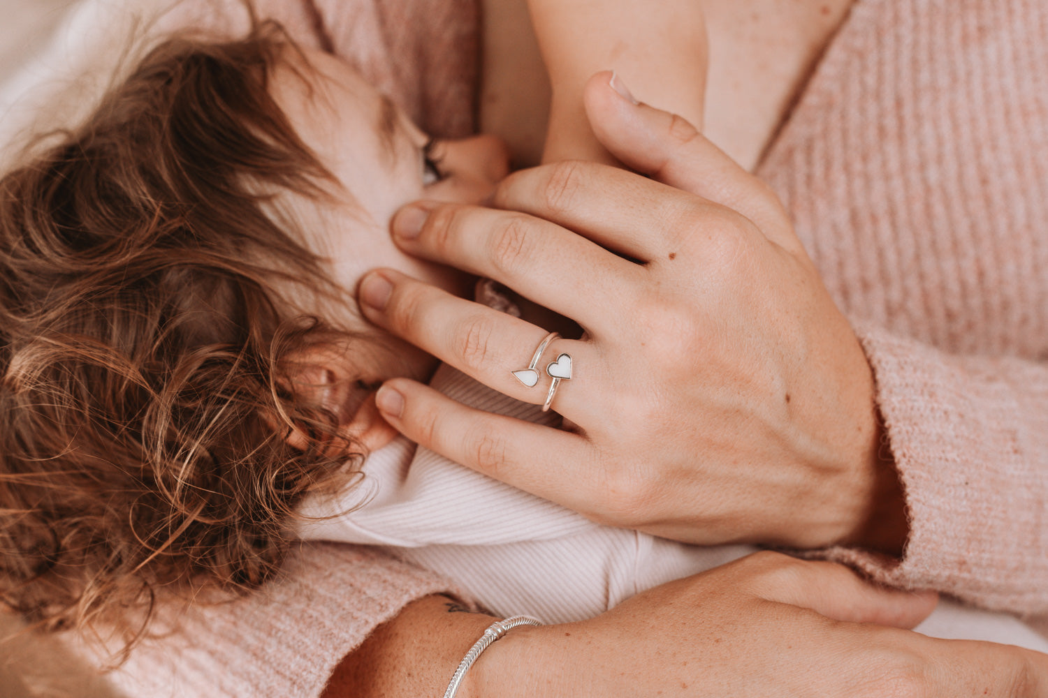 Anillo gota y corazón de leche materna