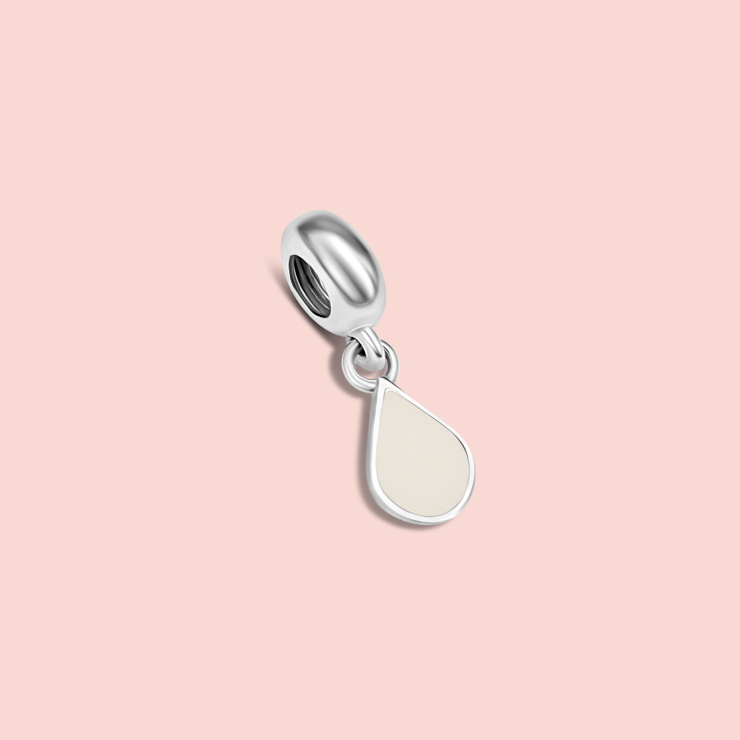 charm con forma de gota colgando de leche materna en plata de ley, joya maternal personalizada hecha a mano
