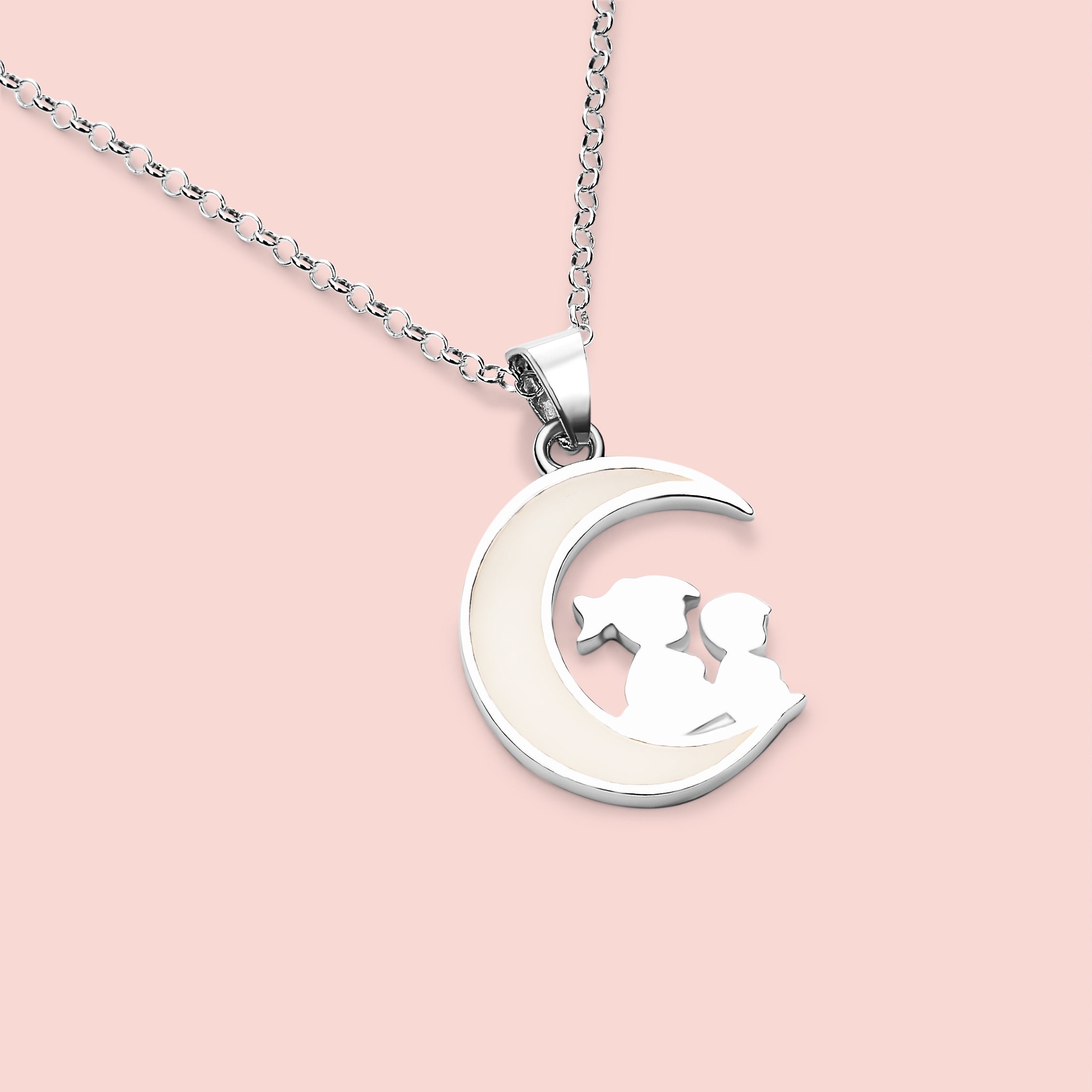 Colgante con forma de luna con silueta de niña y niño sentados sobre ella de leche materna en plata de ley, joya maternal personalizada hecha a mano
