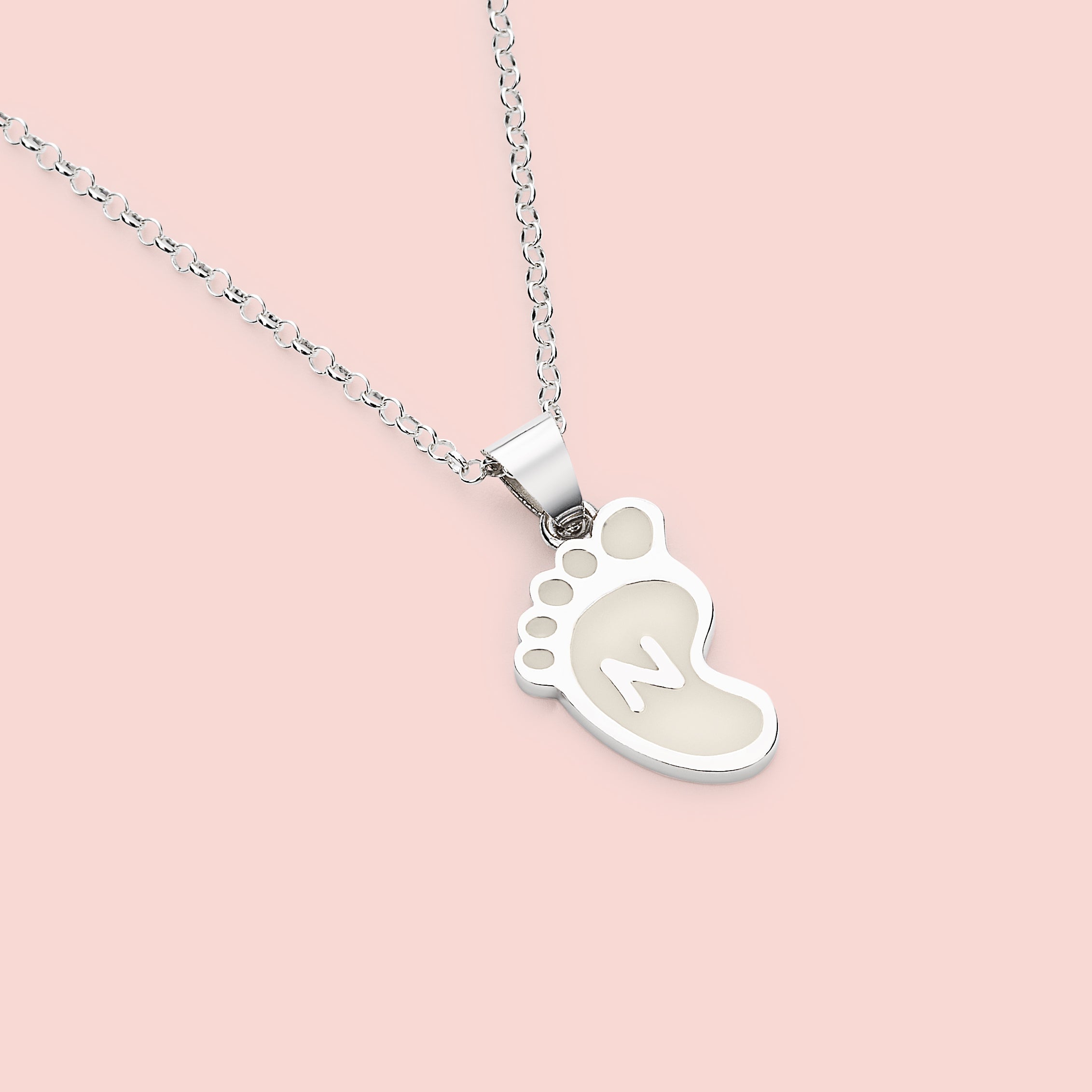 Colgante con forma de piececito con incial de leche materna en plata de ley, joya maternal personalizada hecha a mano
