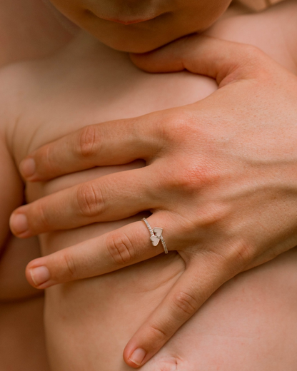 Anillo corazones unidos con circonitas de leche materna