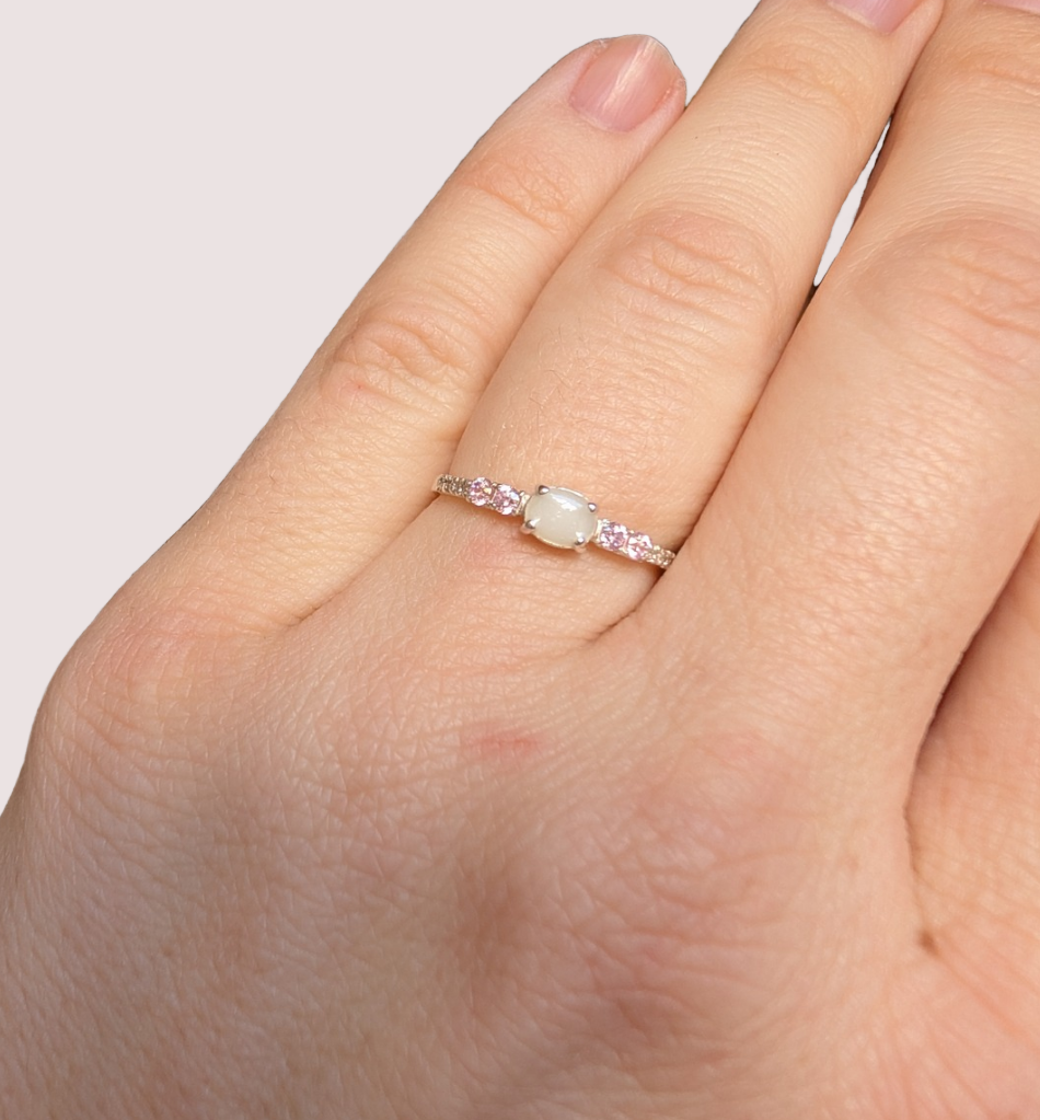 Anillo óvalo de leche materna y piedras de nacimiento