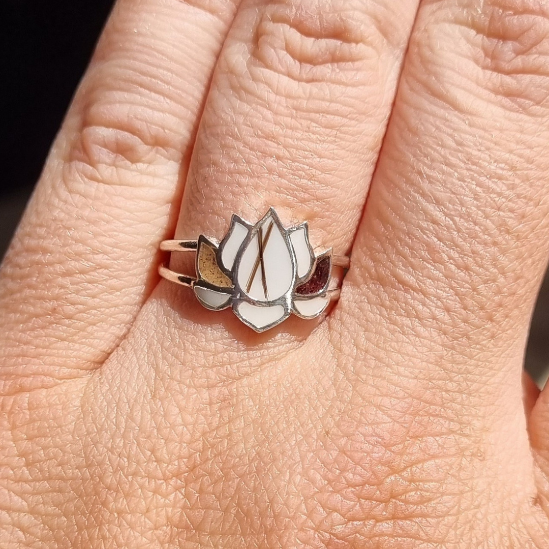 Anillo flor de loto de Leche Materna