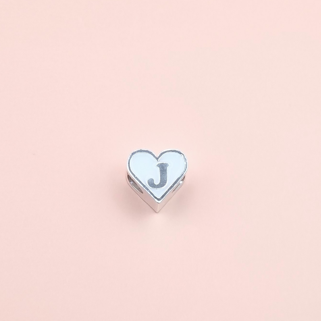 Cuenta para pulsera con inicial J de leche materna en plata de ley