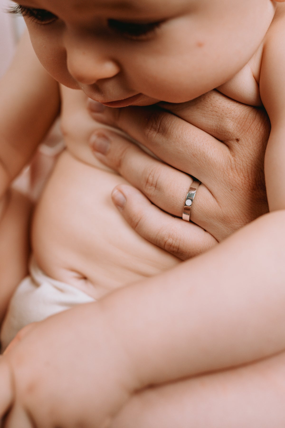 Anillo con círculo de leche materna