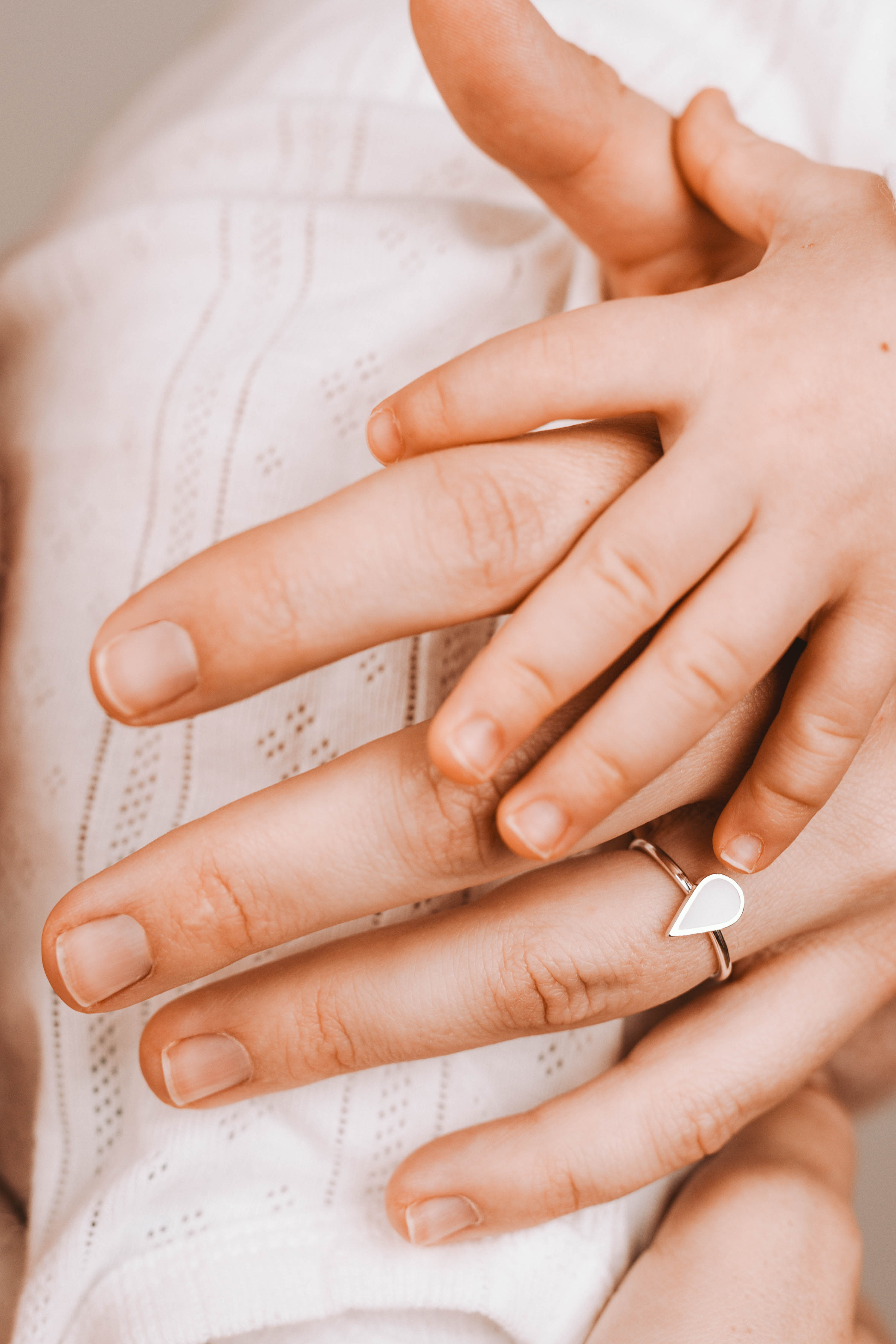 Anillo gota de leche materna