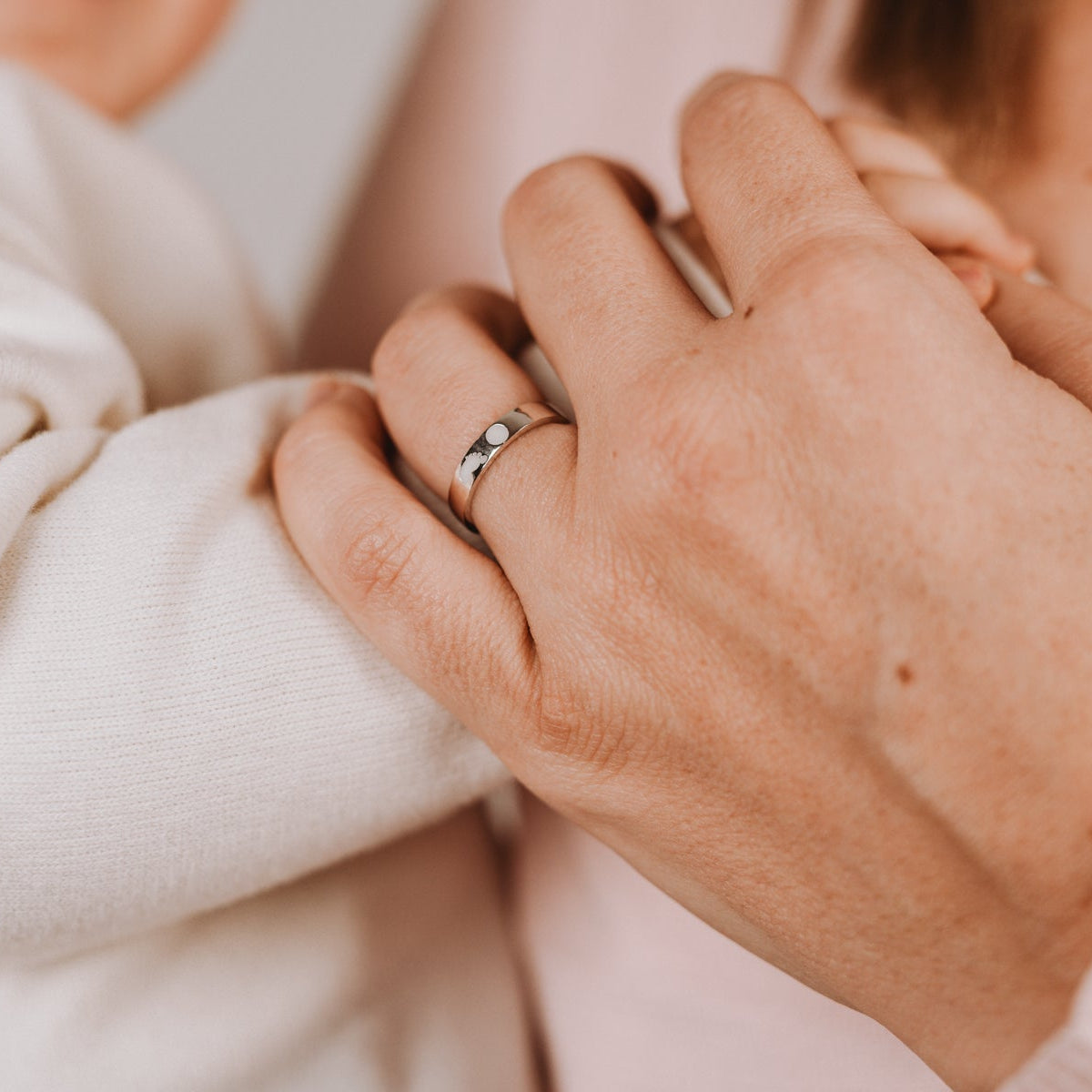 Anillo pie y círculo de leche materna
