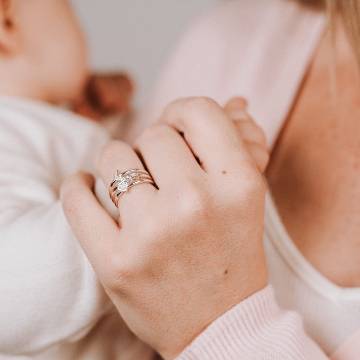 Anillo luna, estrella y corazón de leche materna