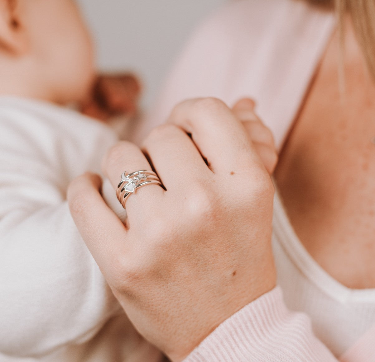 Anillo luna, estrella y corazón de leche materna
