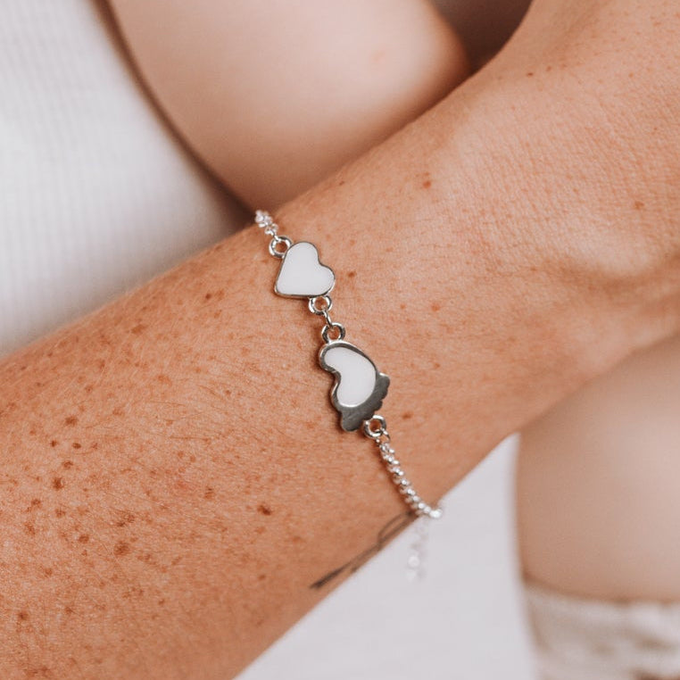 Pulsera corazón y pie de leche materna