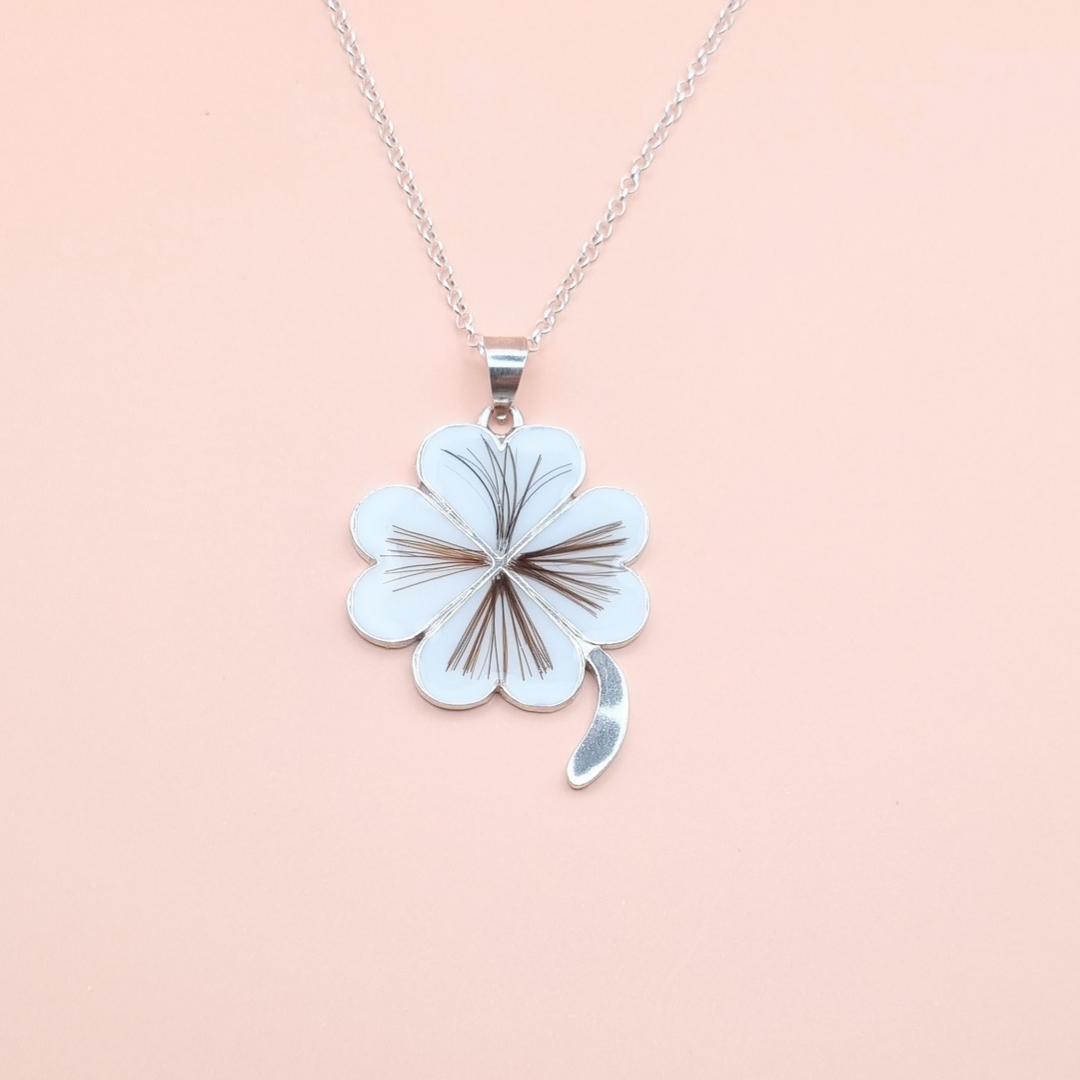 Colgante con forma de trébol con leche materna y pelo en plata de ley, joya maternal personalizada
